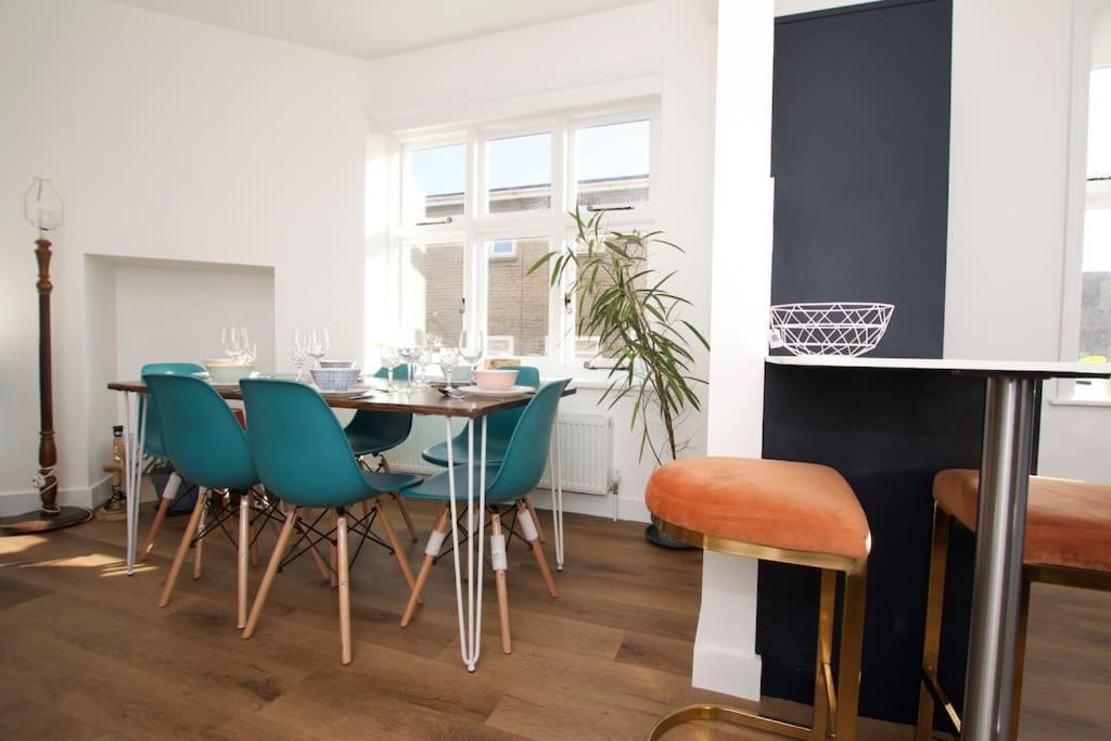 Beautiful Large 3-Bed Coastal Flat With Parking. Apartment Фринтън-он-Сий Екстериор снимка