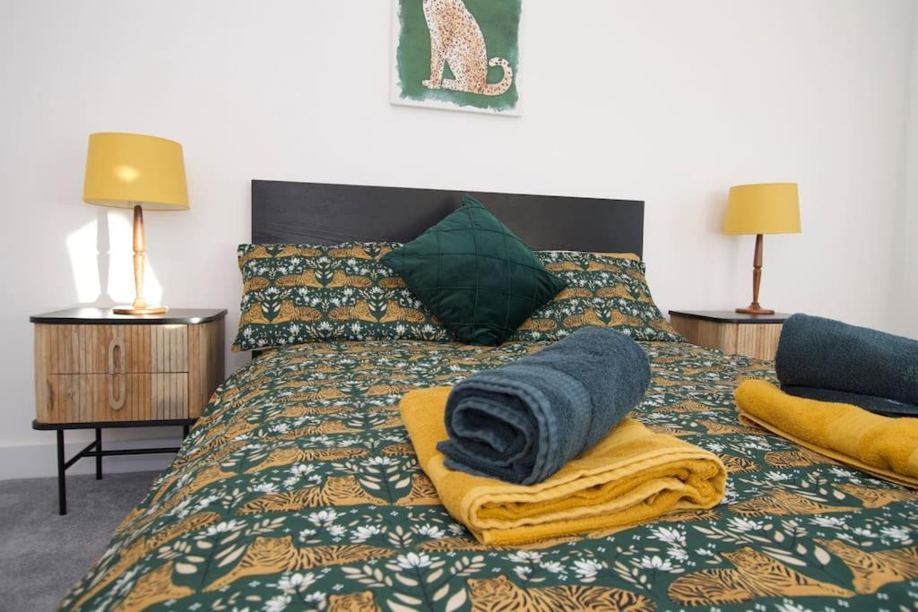 Beautiful Large 3-Bed Coastal Flat With Parking. Apartment Фринтън-он-Сий Екстериор снимка