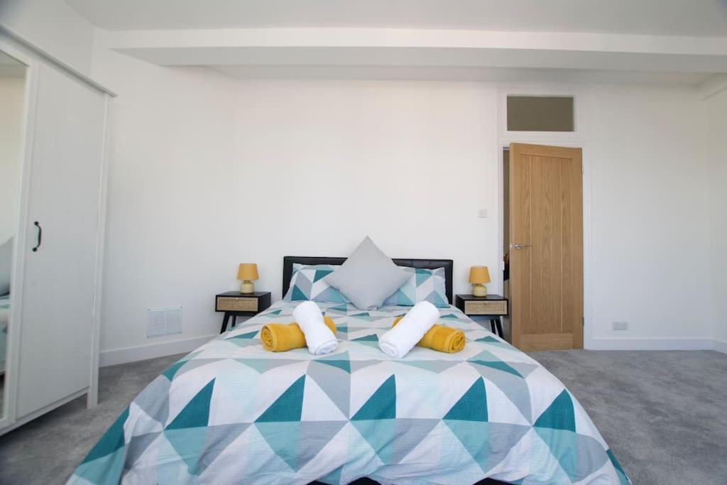 Beautiful Large 3-Bed Coastal Flat With Parking. Apartment Фринтън-он-Сий Екстериор снимка