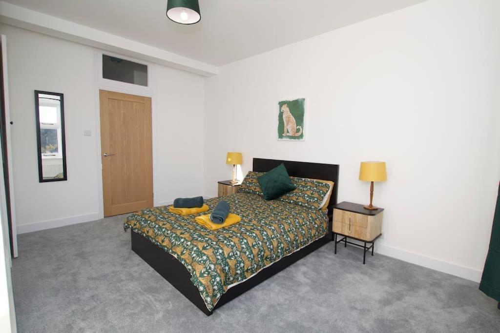 Beautiful Large 3-Bed Coastal Flat With Parking. Apartment Фринтън-он-Сий Екстериор снимка