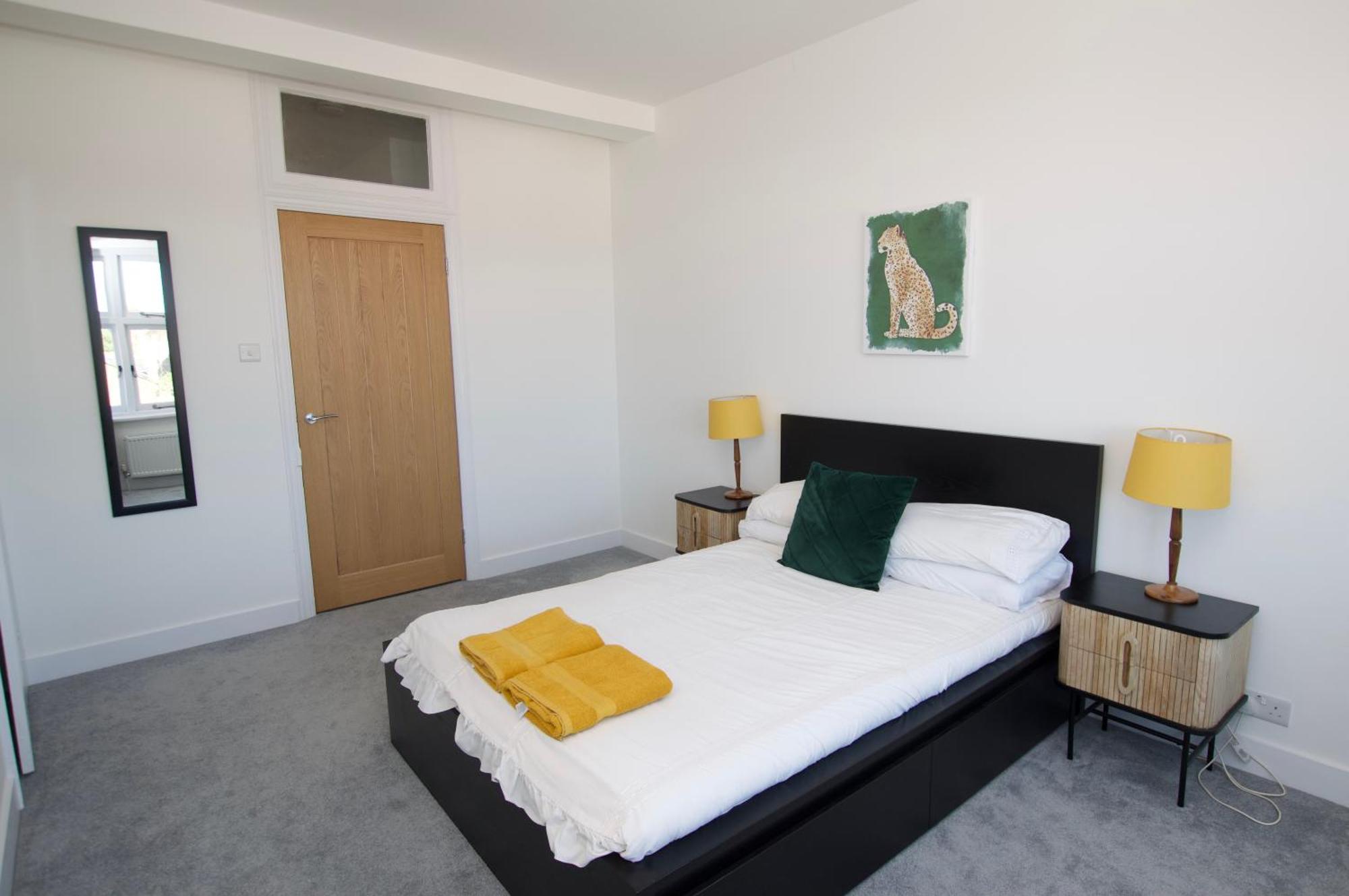 Beautiful Large 3-Bed Coastal Flat With Parking. Apartment Фринтън-он-Сий Екстериор снимка