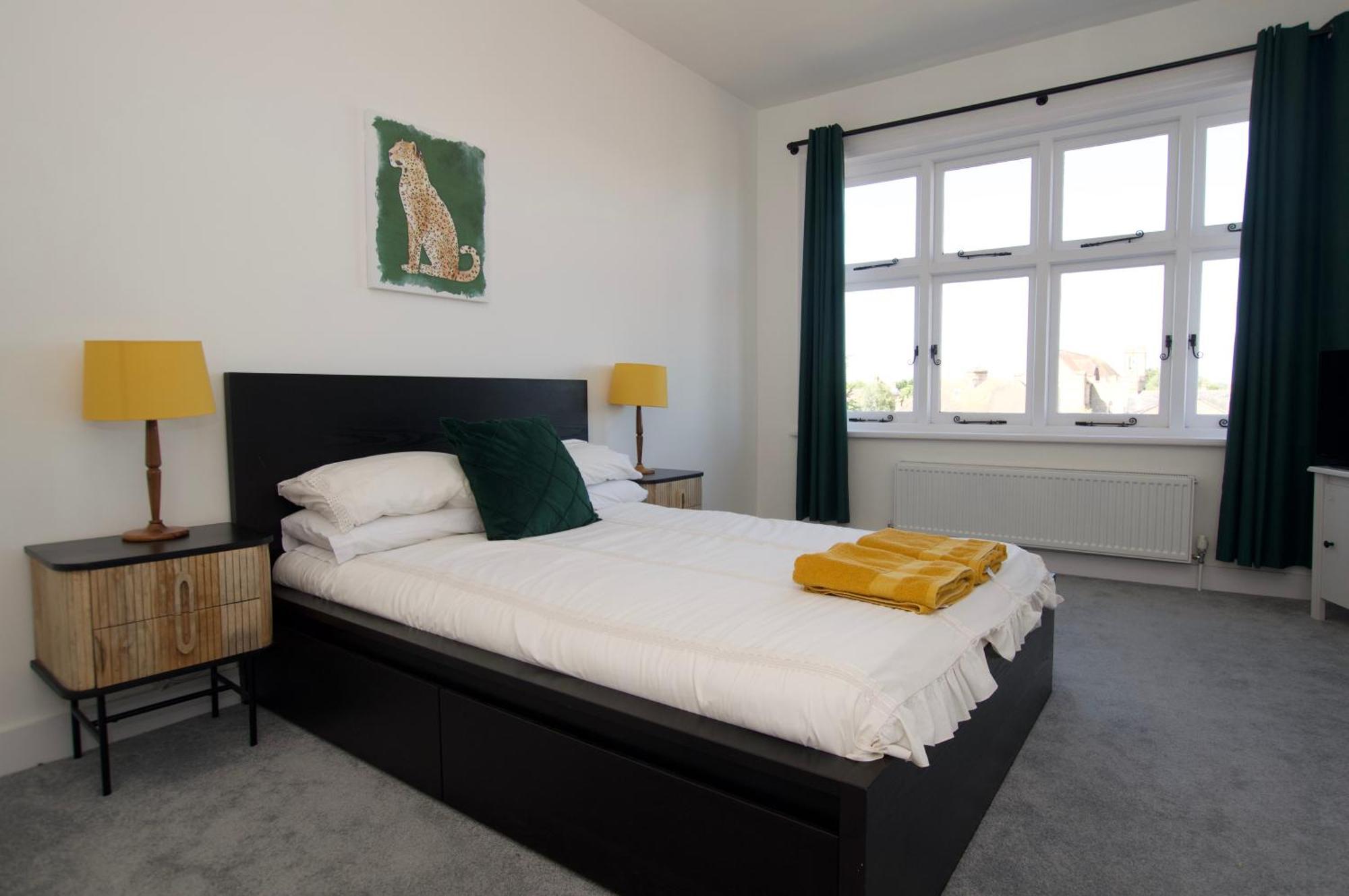 Beautiful Large 3-Bed Coastal Flat With Parking. Apartment Фринтън-он-Сий Екстериор снимка